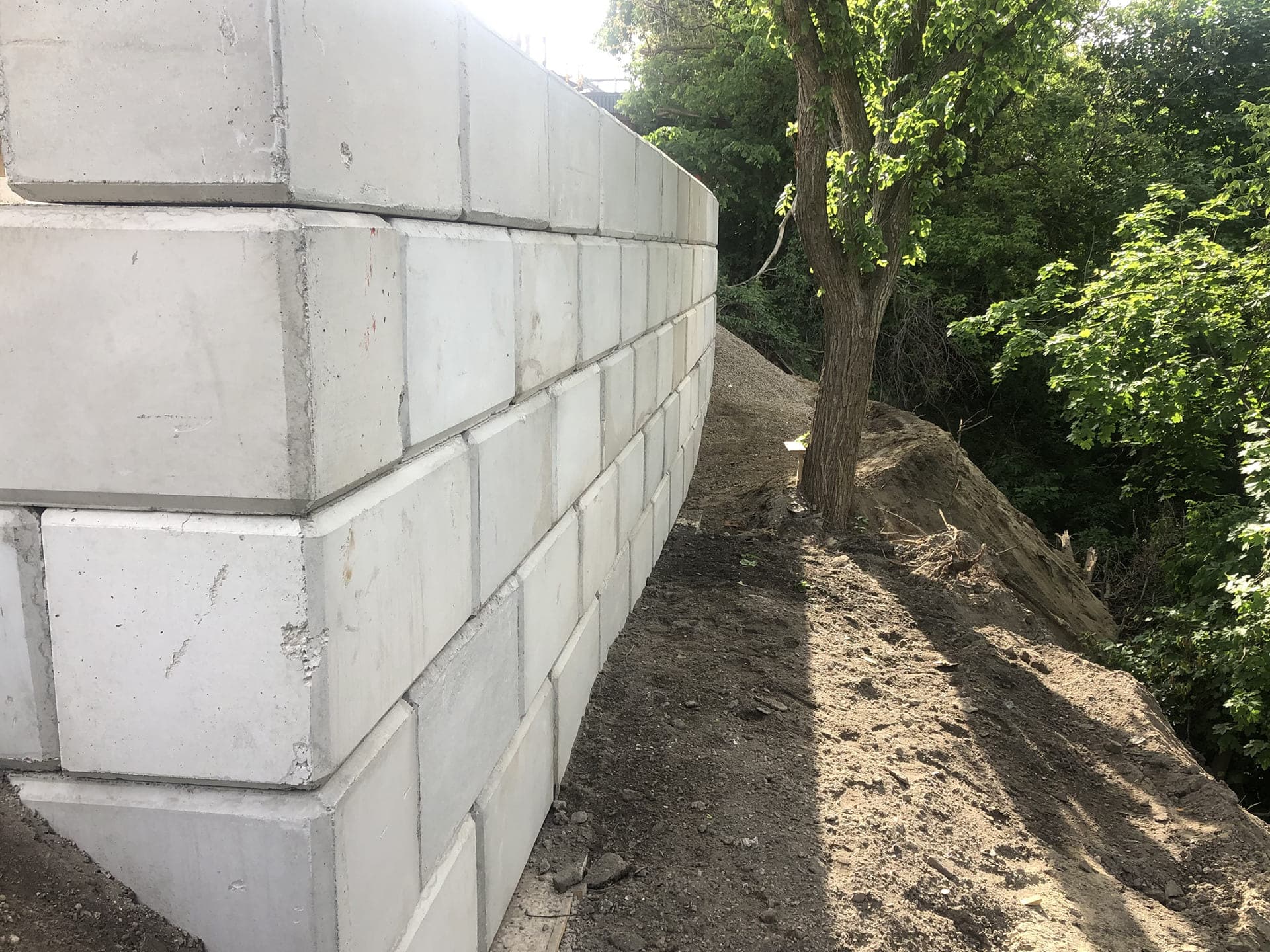 How to Fix a Damaged Retaining Wall: Complete Homeowner’s Guide